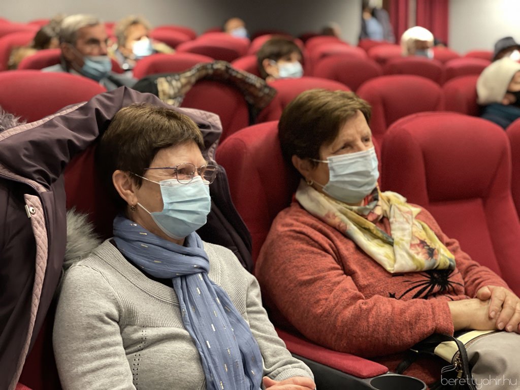 Fellobbant a szeretet lángja 10